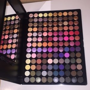 BRAND NEW DAYDREAMER EYESHADOW PALETTE
